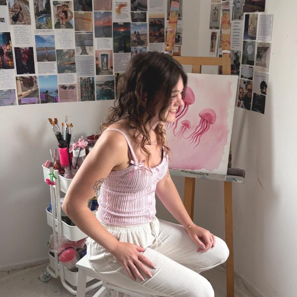 Künstlerin Noenya for Leinwand mit rosa Quallen